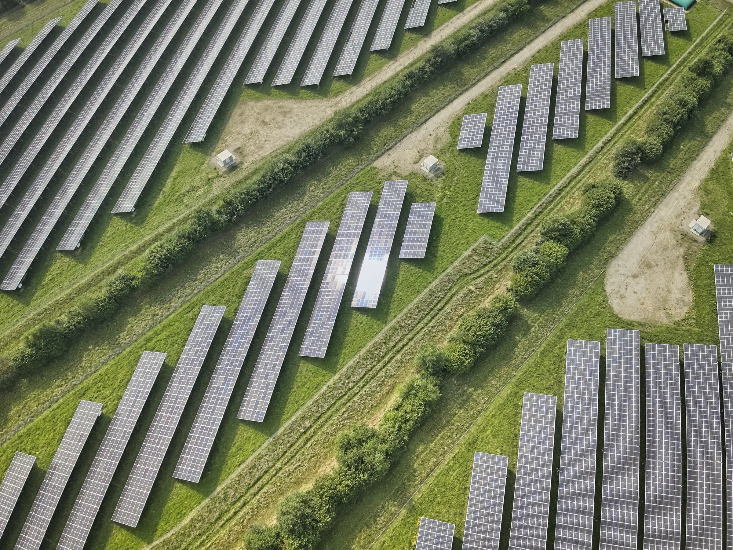 Mit der Fertigstellung der Großanlage ist Wasbek ein Vorreiter im Bereich erneuerbarer Energien und profitiert von sauberer, nachhaltiger und regional erzeugter Elektrizität.